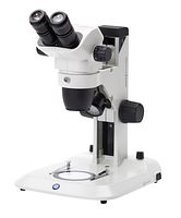 Stéréomicroscopes zoom jusqu'à 180x, statif à crémaillère
