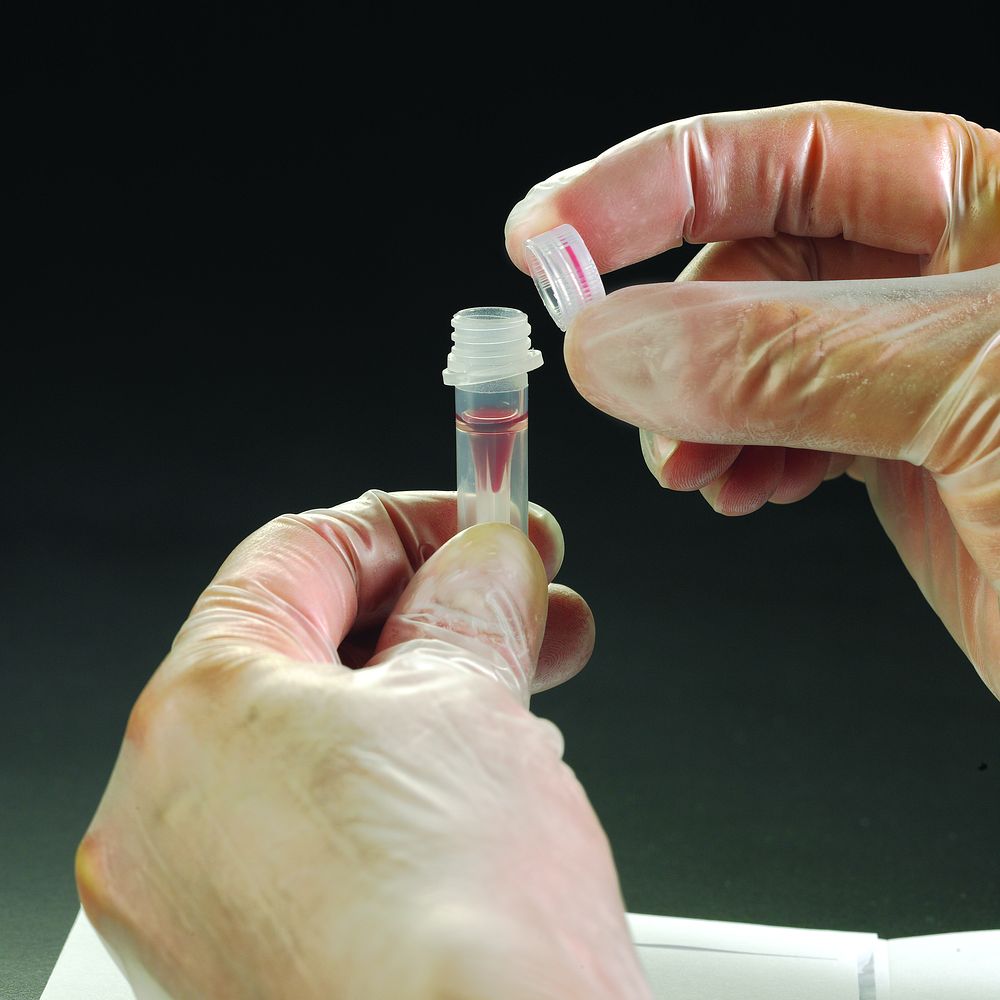 Microtubes, capuchon vissant de sécurité avec filetage externe
